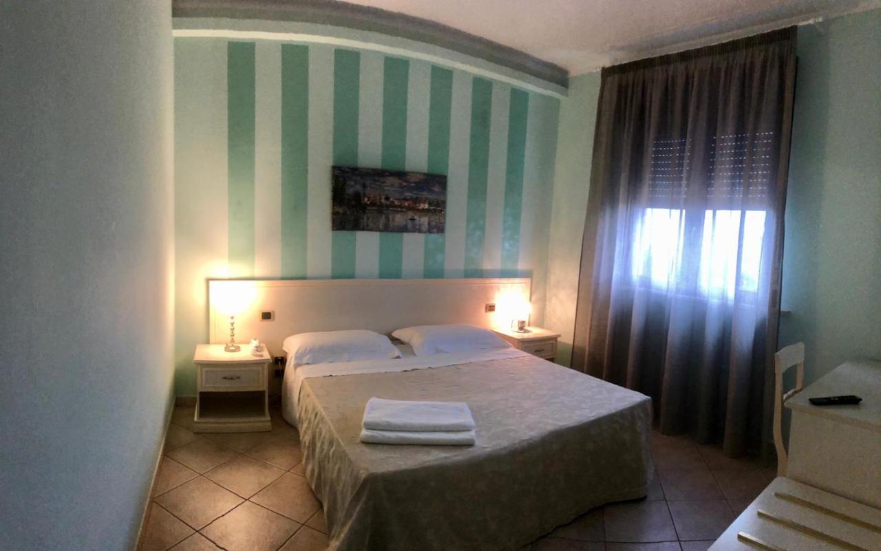 Pensione Degli Ulivi Porto SantʼElpidio Exterior foto