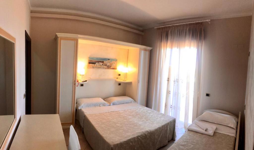 Pensione Degli Ulivi Porto SantʼElpidio Exterior foto