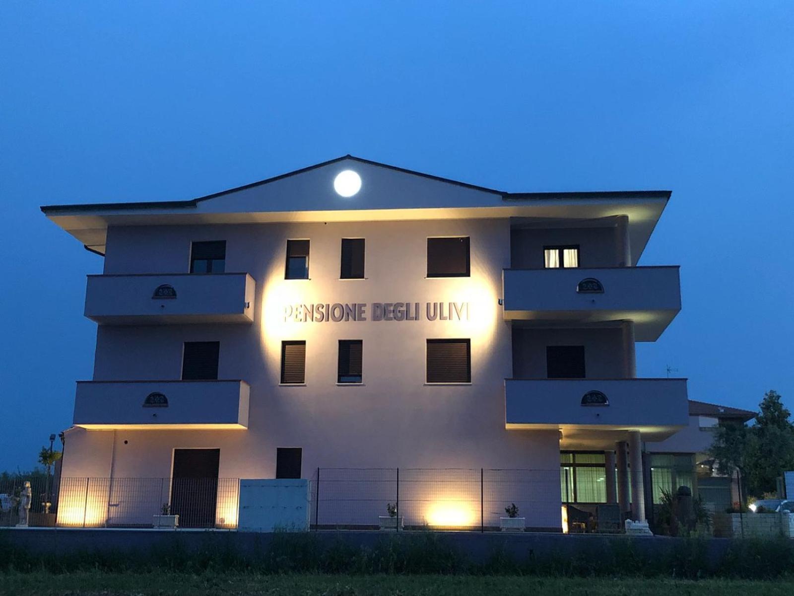 Pensione Degli Ulivi Porto SantʼElpidio Exterior foto