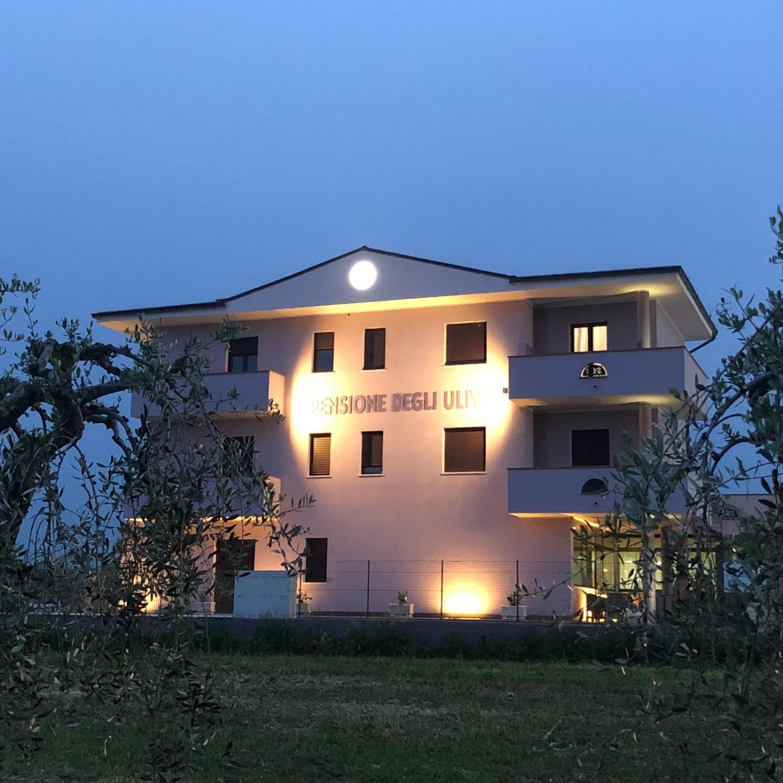 Pensione Degli Ulivi Porto SantʼElpidio Exterior foto