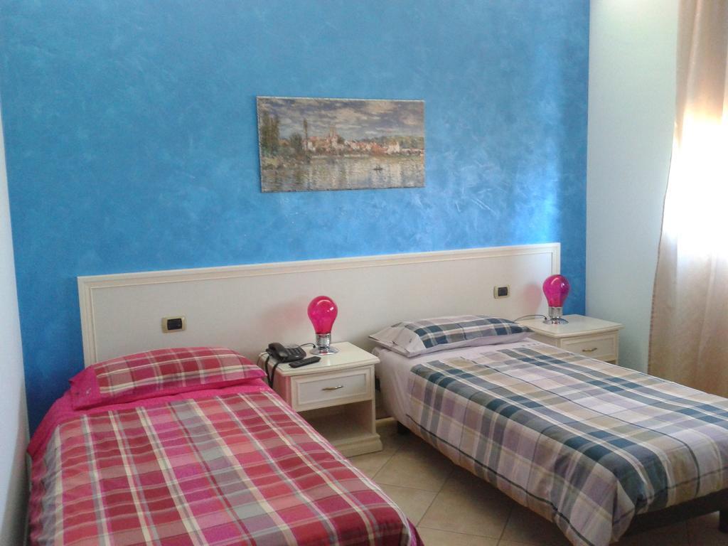 Pensione Degli Ulivi Porto SantʼElpidio Quarto foto
