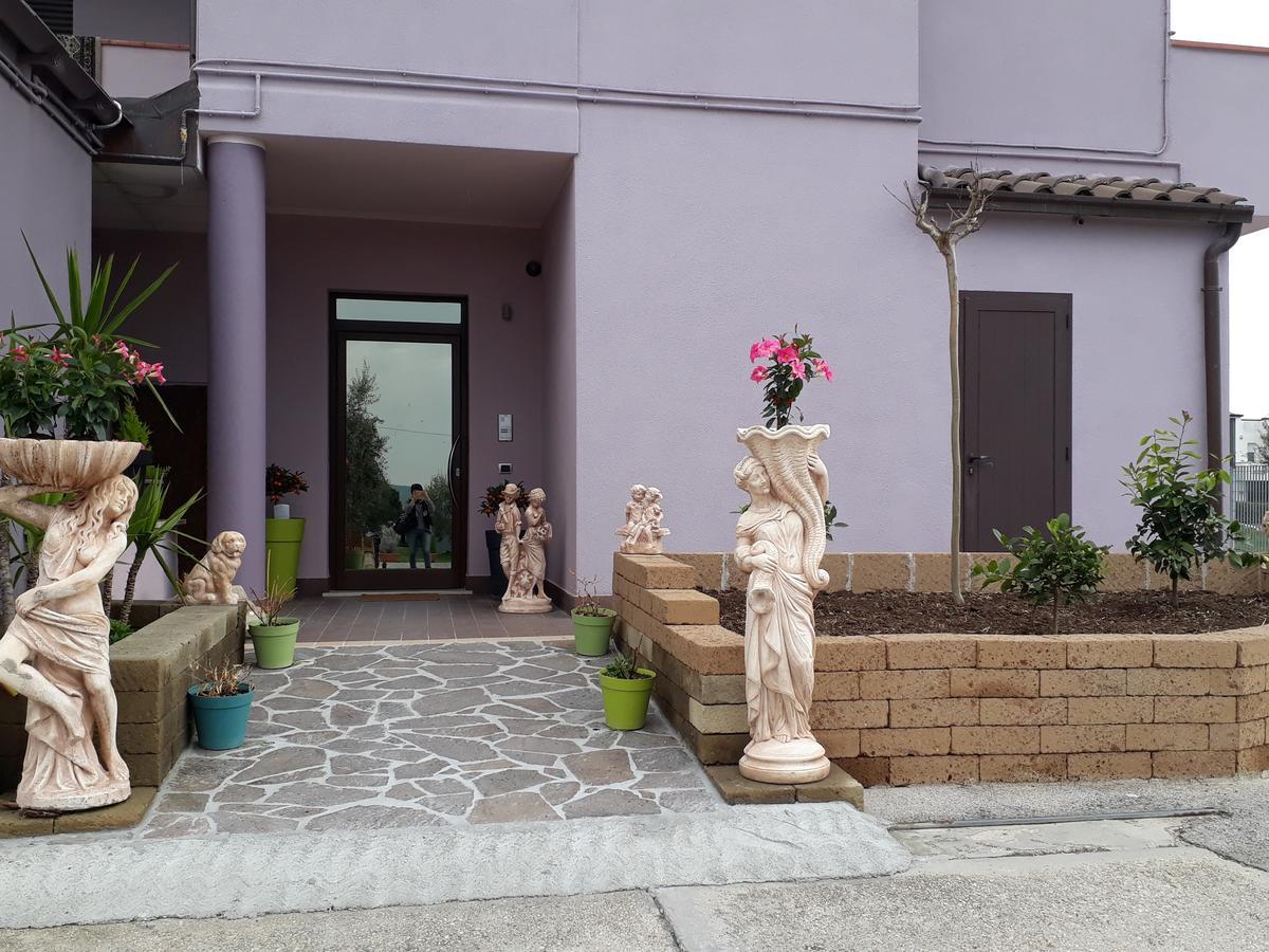 Pensione Degli Ulivi Porto SantʼElpidio Exterior foto